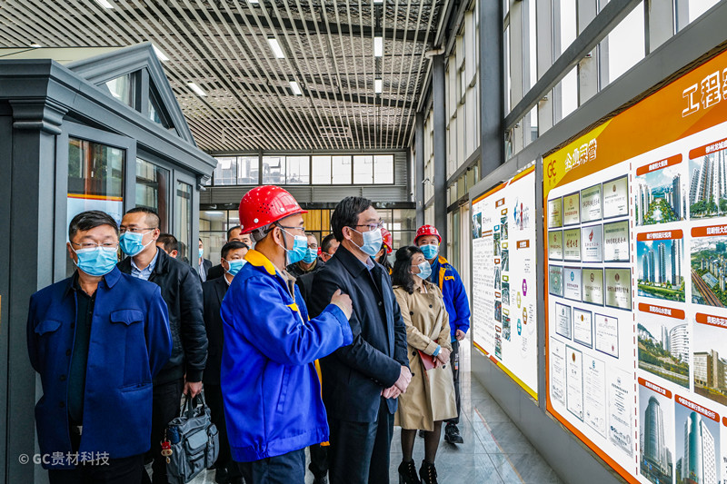 施波：贵州省工商联副主席   徐红：贵阳市委常委、市委统战部部长