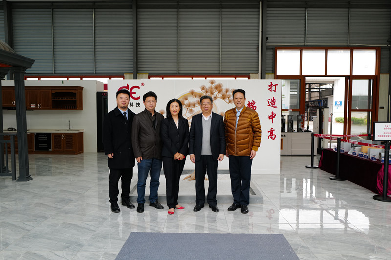 陈刚：贵州铝厂党委书记；中国铝业贵州分公司总经理